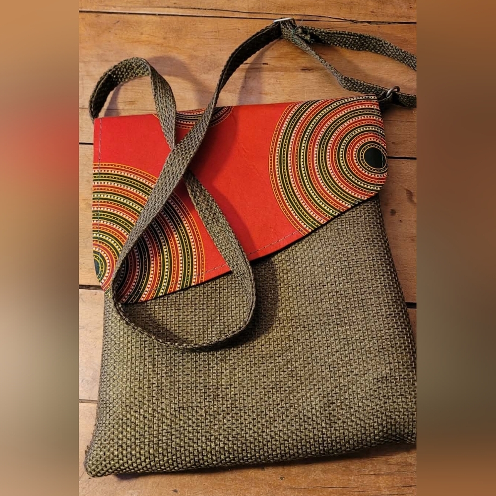 🥳2/$35🥳 Woven Olive Crossbody Bag with Red Patterned Flap